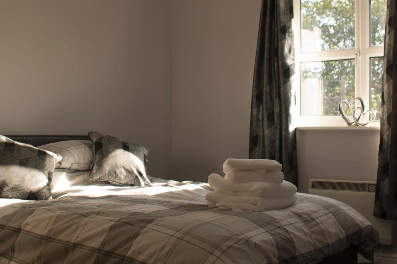 The Bell Apartment. Modern, Stylistic & Luxurious フォルカーク エクステリア 写真