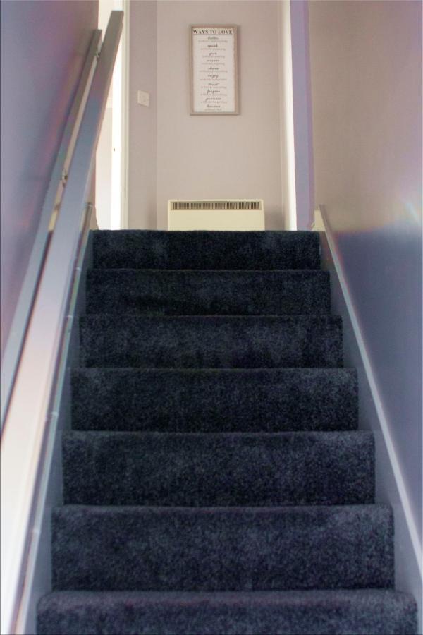 The Bell Apartment. Modern, Stylistic & Luxurious フォルカーク エクステリア 写真