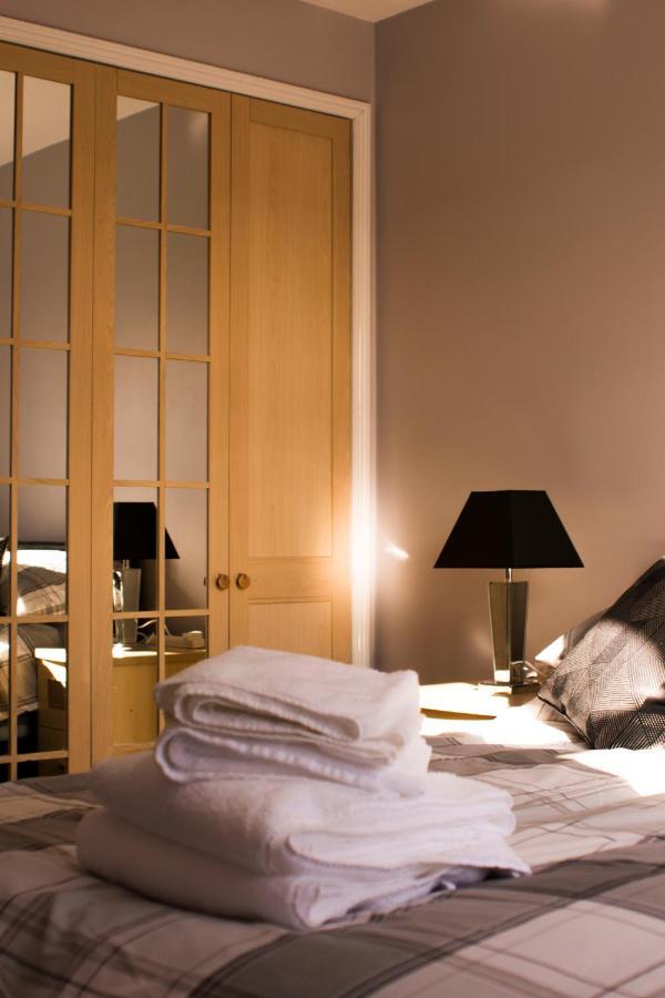 The Bell Apartment. Modern, Stylistic & Luxurious フォルカーク エクステリア 写真